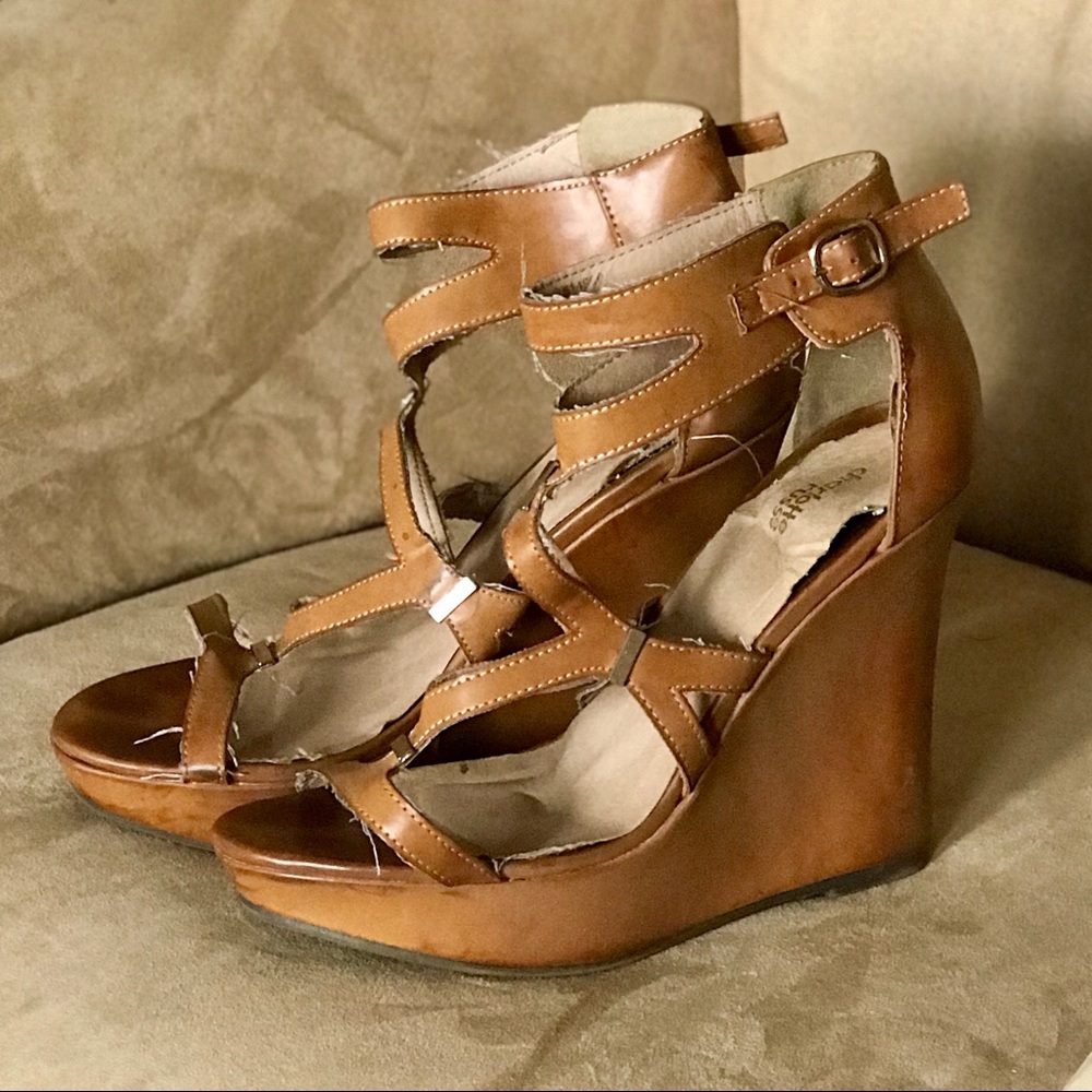 👠 FINAL PRICE DROP! Tan Ankle Strap Wedges
